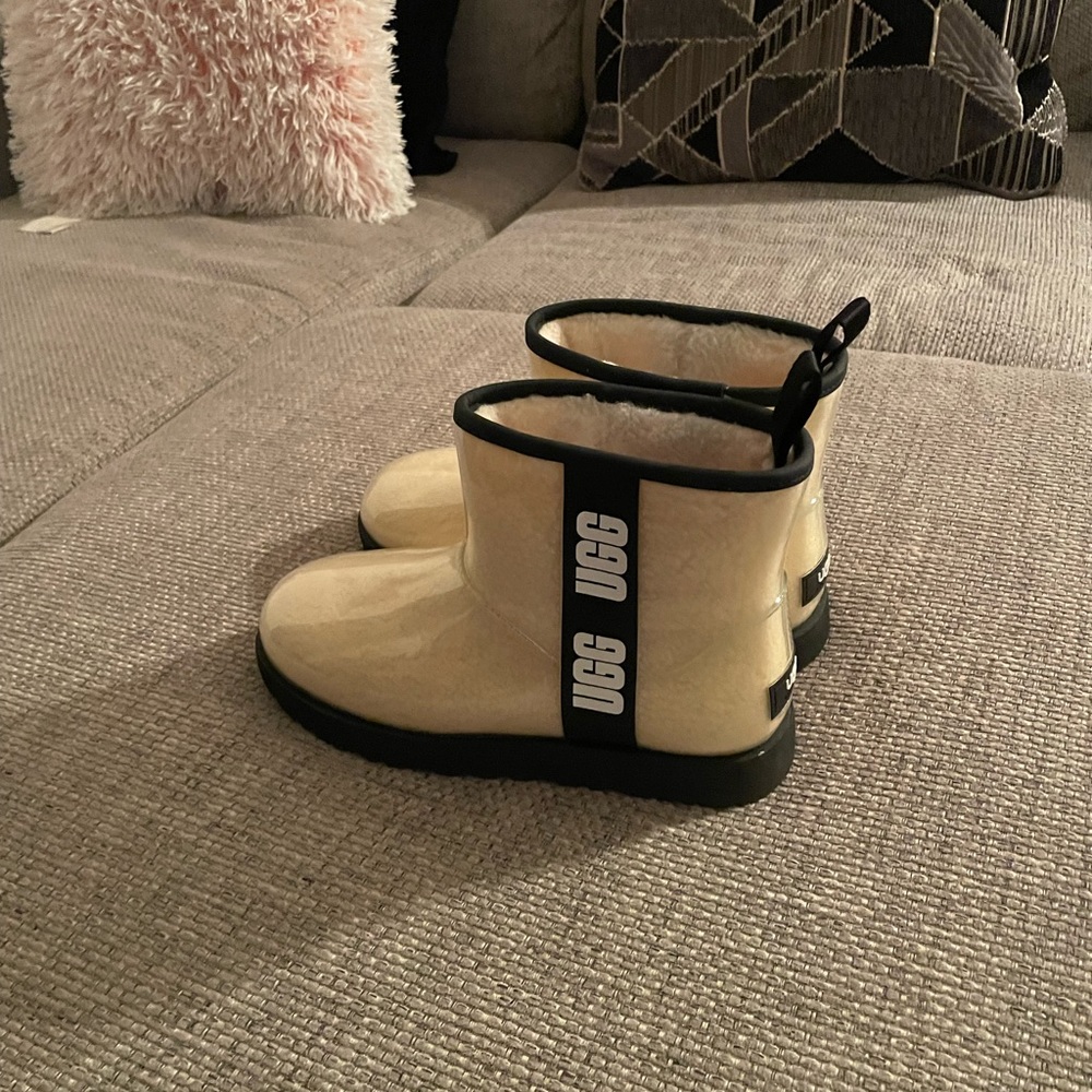 UGG women’s classic clear boots